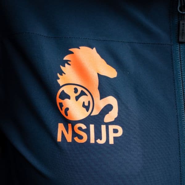 Stierna met NSIJP logo (2) Kenmerken Stierna Storm regenjas met NSIJP logo