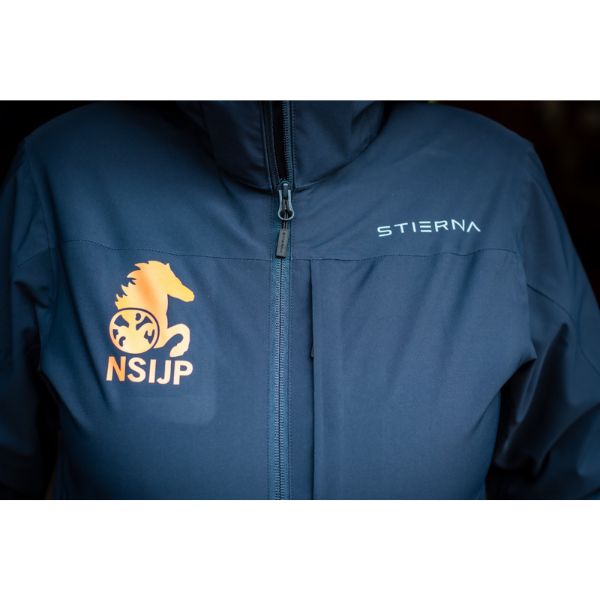 Stierna met NSIJP logo Kenmerken Stierna Storm regenjas met NSIJP logo